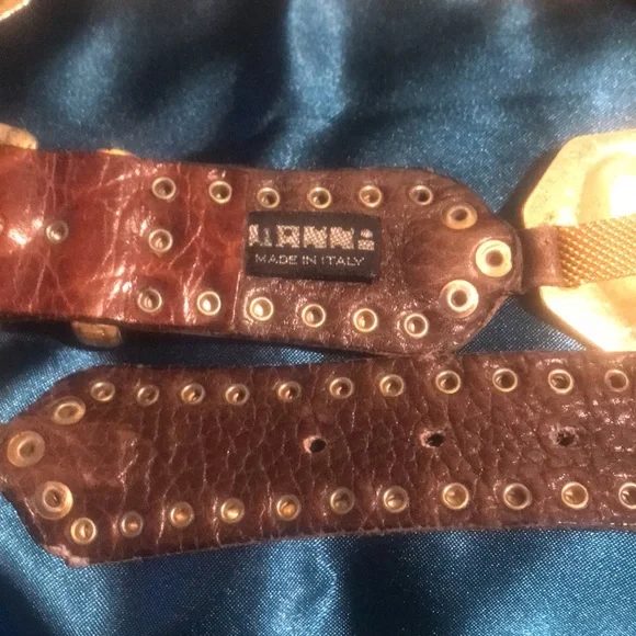 ✨✨✨Vintage✨NANNI✨Gold medallion/Leather belt  display picture 3